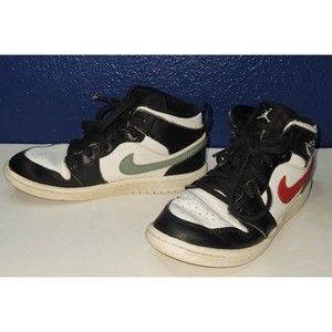 Nike Air Jordan's blue,gray,yellow and red Nike check. Crayon Size 1Y 640734-052